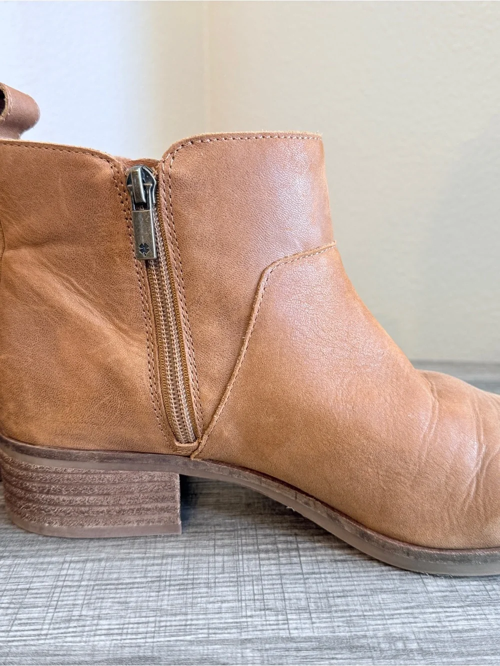 Women’s Lucky Brand Tan Leather Ankle Boots - Classic Chelsea Style